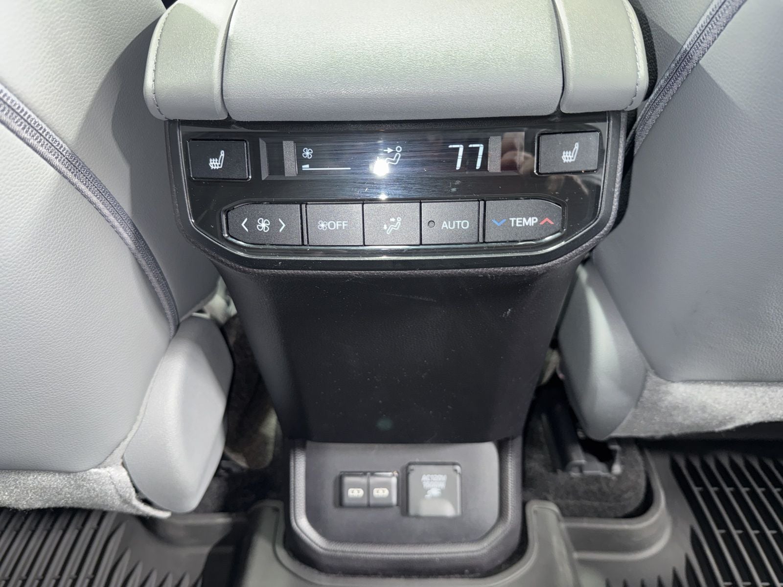 2023 Toyota Highlander Hybrid Platinum