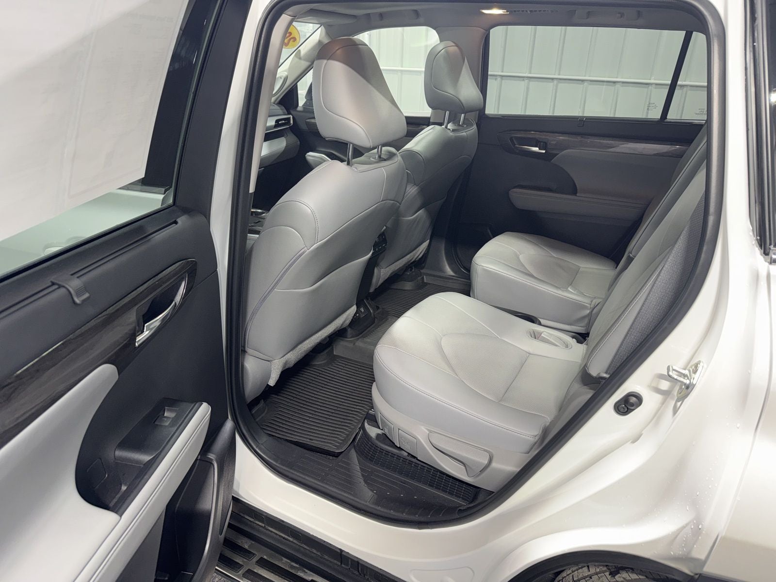 2023 Toyota Highlander Hybrid Platinum