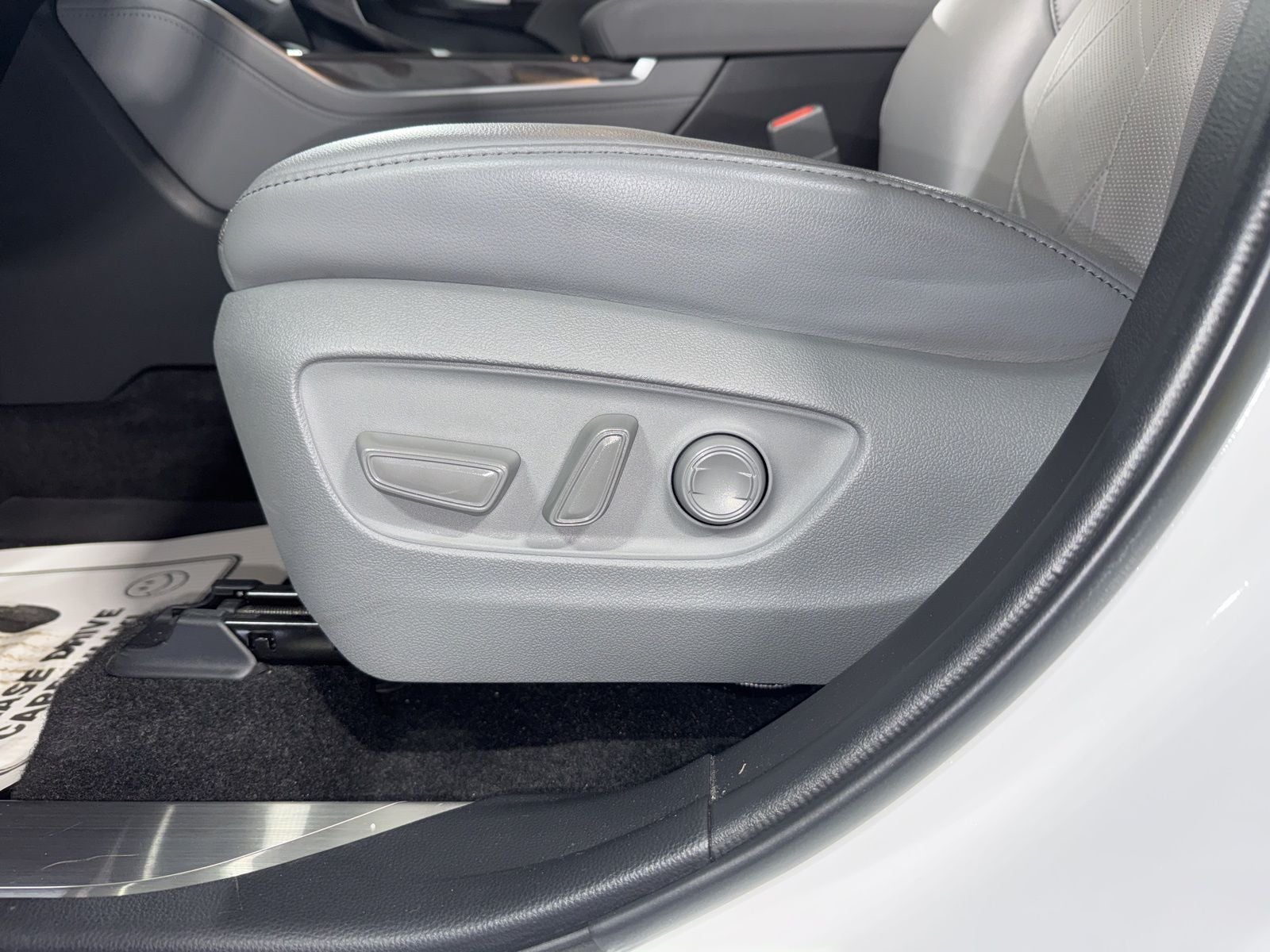 2023 Toyota Highlander Hybrid Platinum