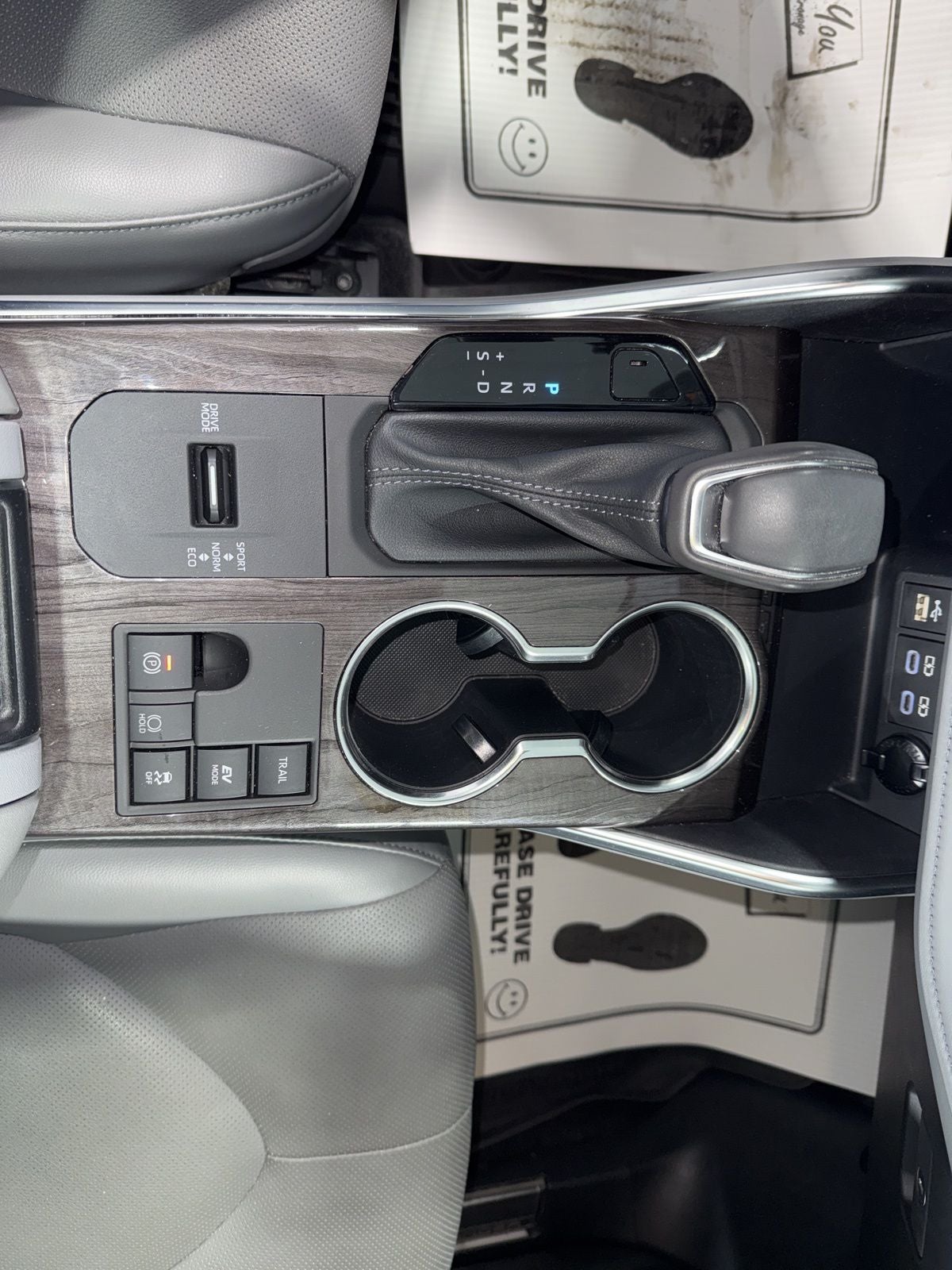 2023 Toyota Highlander Hybrid Platinum