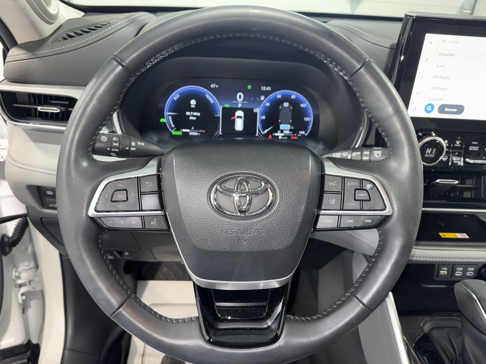 2023 Toyota Highlander Hybrid Platinum