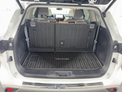 2023 Toyota Highlander Hybrid Platinum