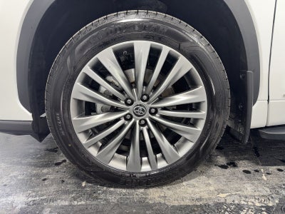 2023 Toyota Highlander Hybrid Platinum