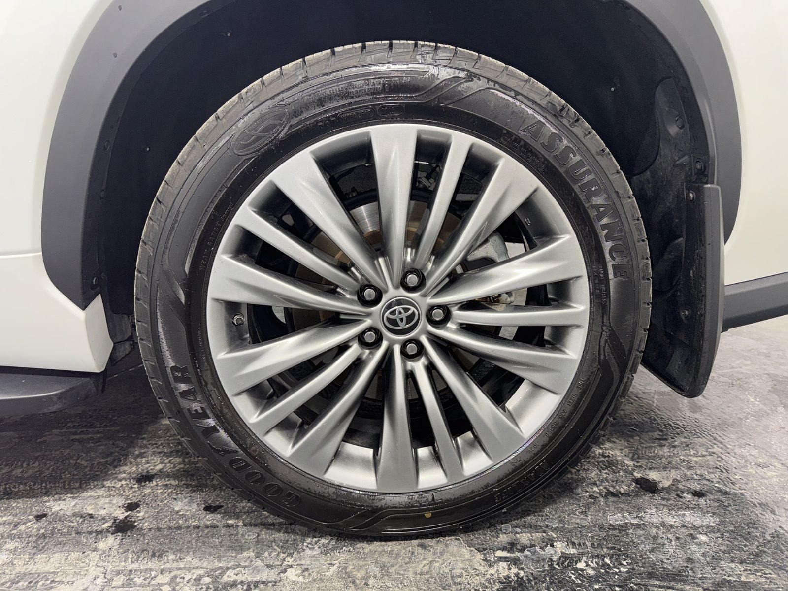 2023 Toyota Highlander Hybrid Platinum