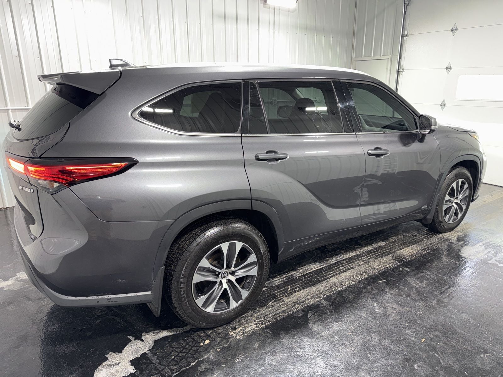 2022 Toyota Highlander Hybrid XLE