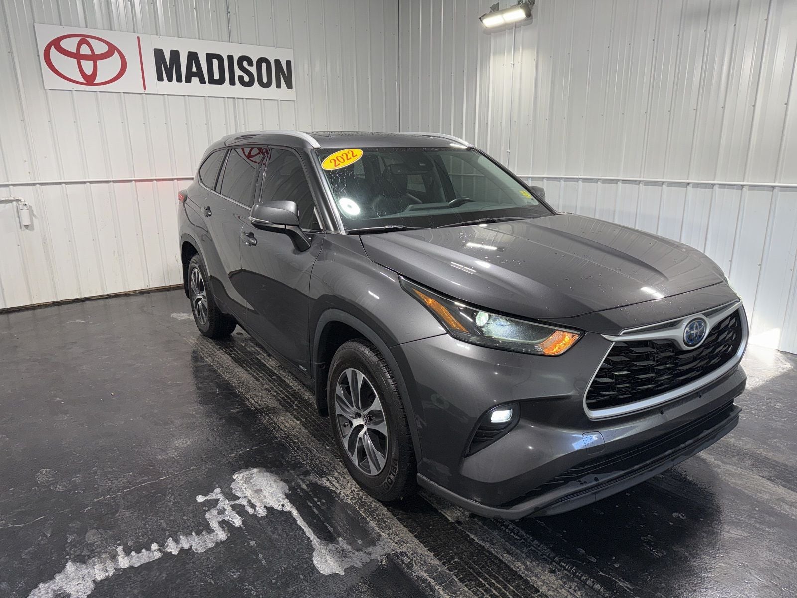 2022 Toyota Highlander Hybrid XLE