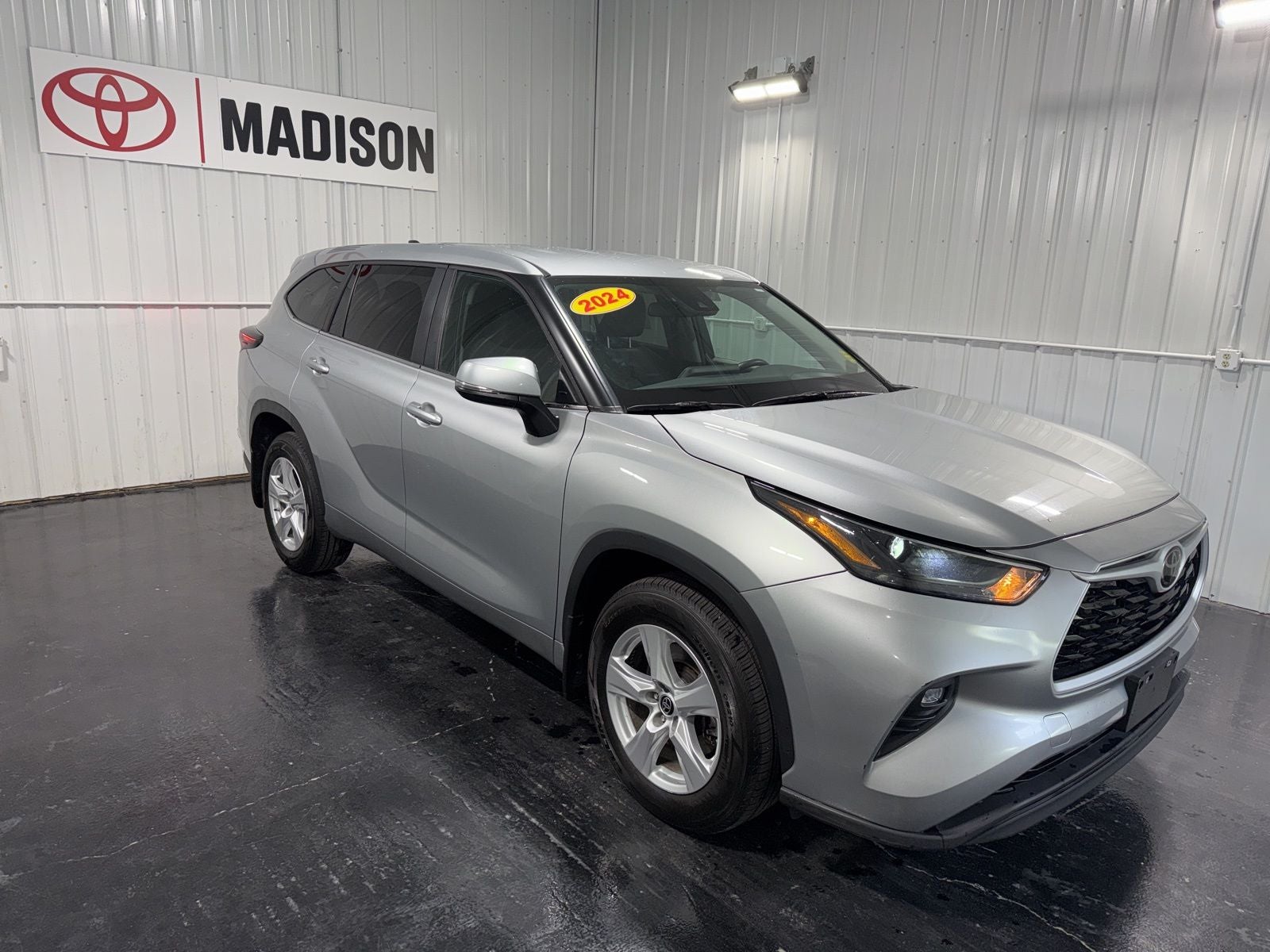 2024 Toyota Highlander LE