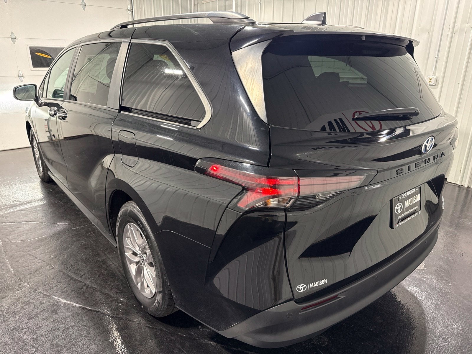 2024 Toyota Sienna XLE 8 Passenger
