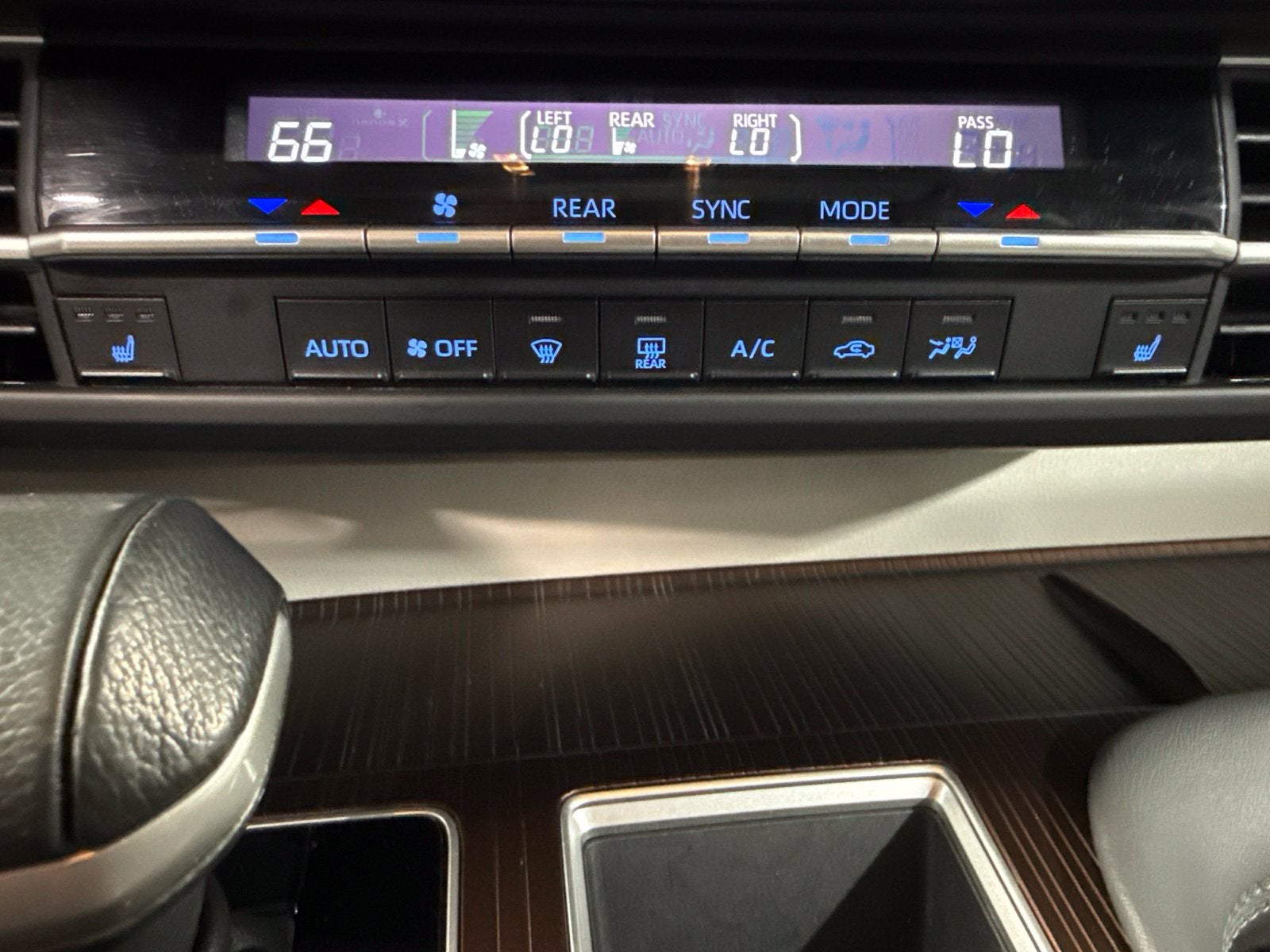 2024 Toyota Sienna XLE 8 Passenger