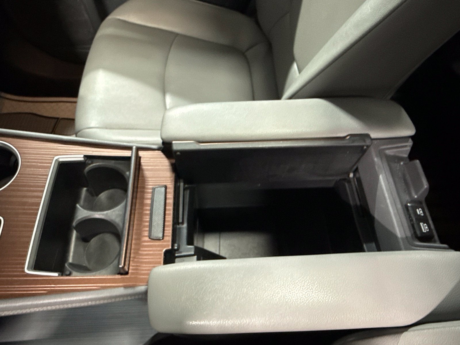 2024 Toyota Sienna XLE 8 Passenger