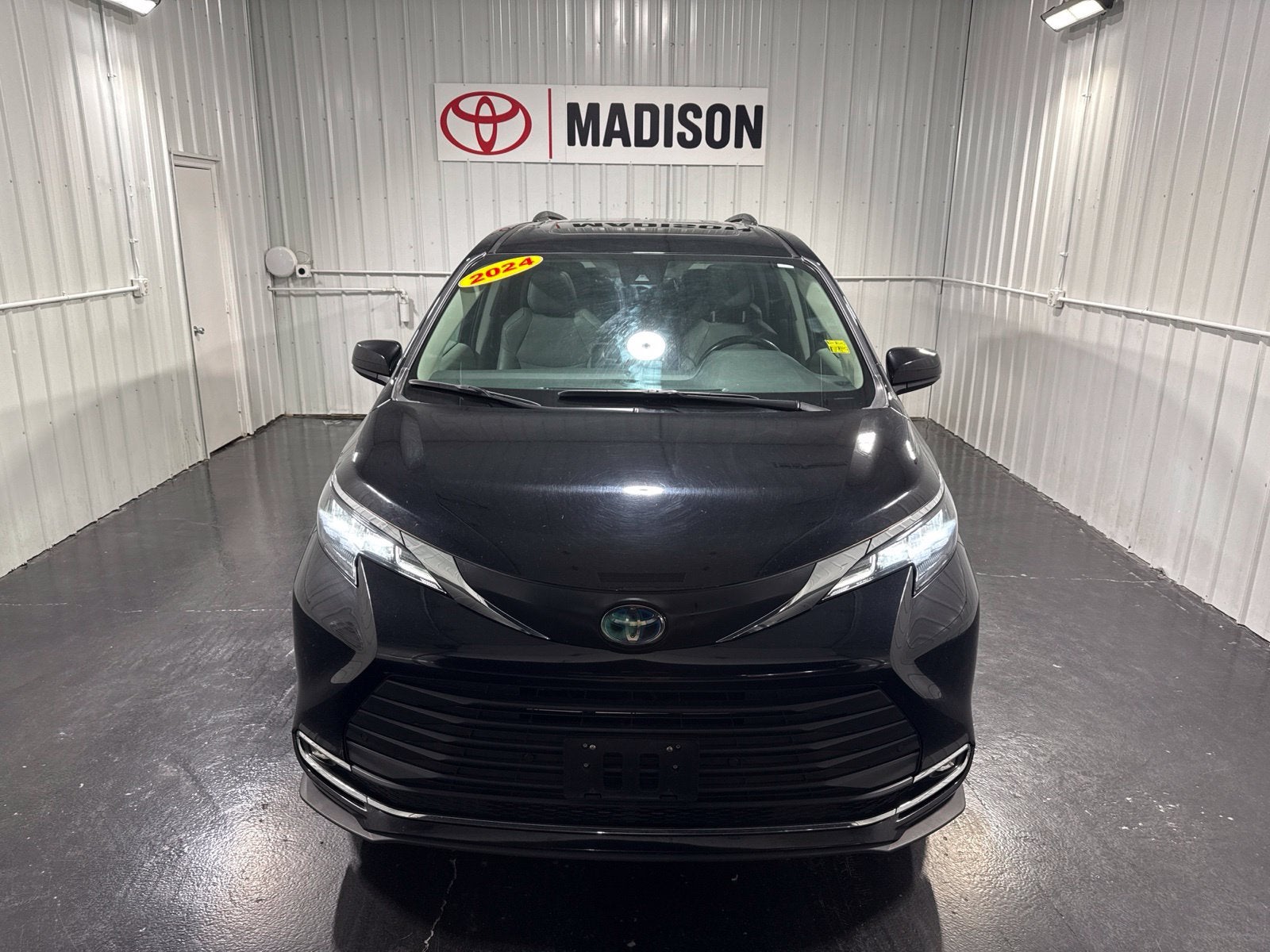 2024 Toyota Sienna XLE 8 Passenger