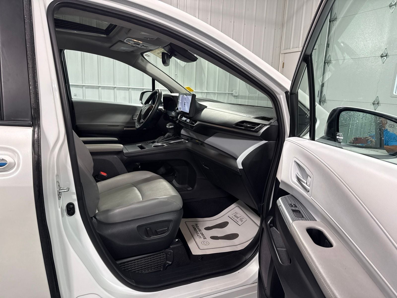 2025 Toyota Sienna XLE 8 Passenger