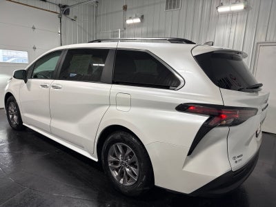 2025 Toyota Sienna XLE 8 Passenger