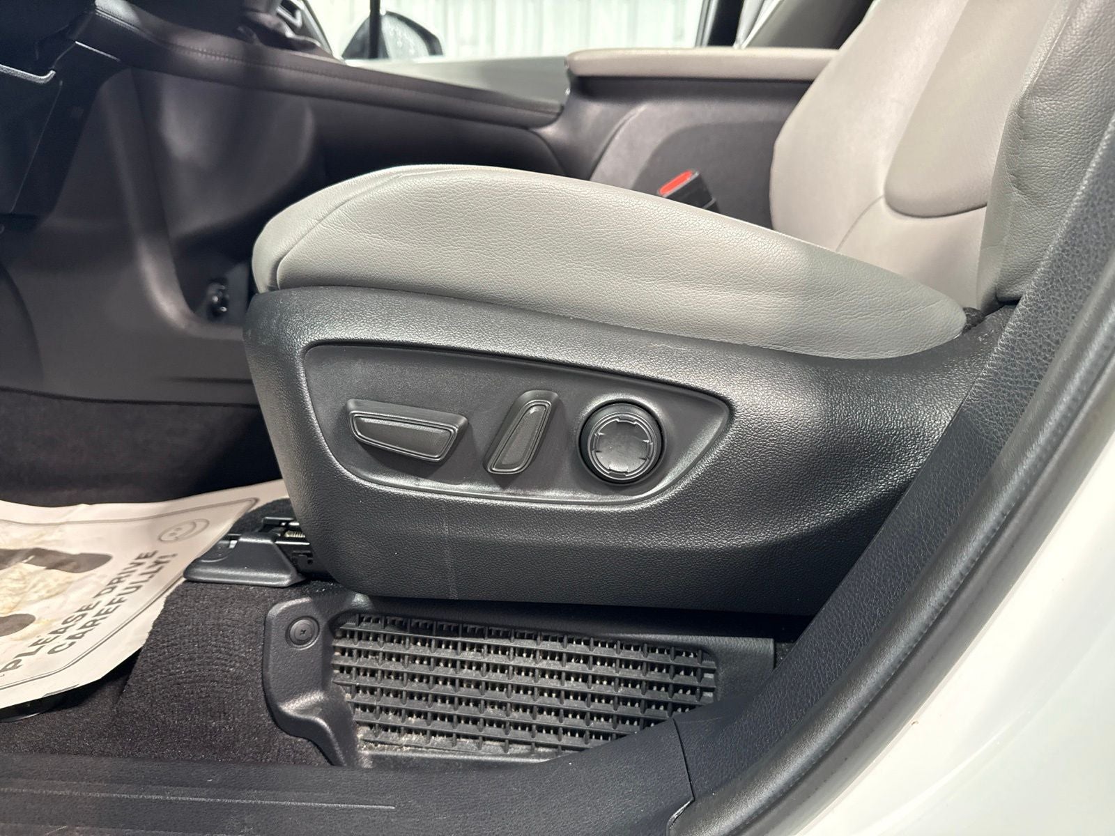 2025 Toyota Sienna XLE 8 Passenger