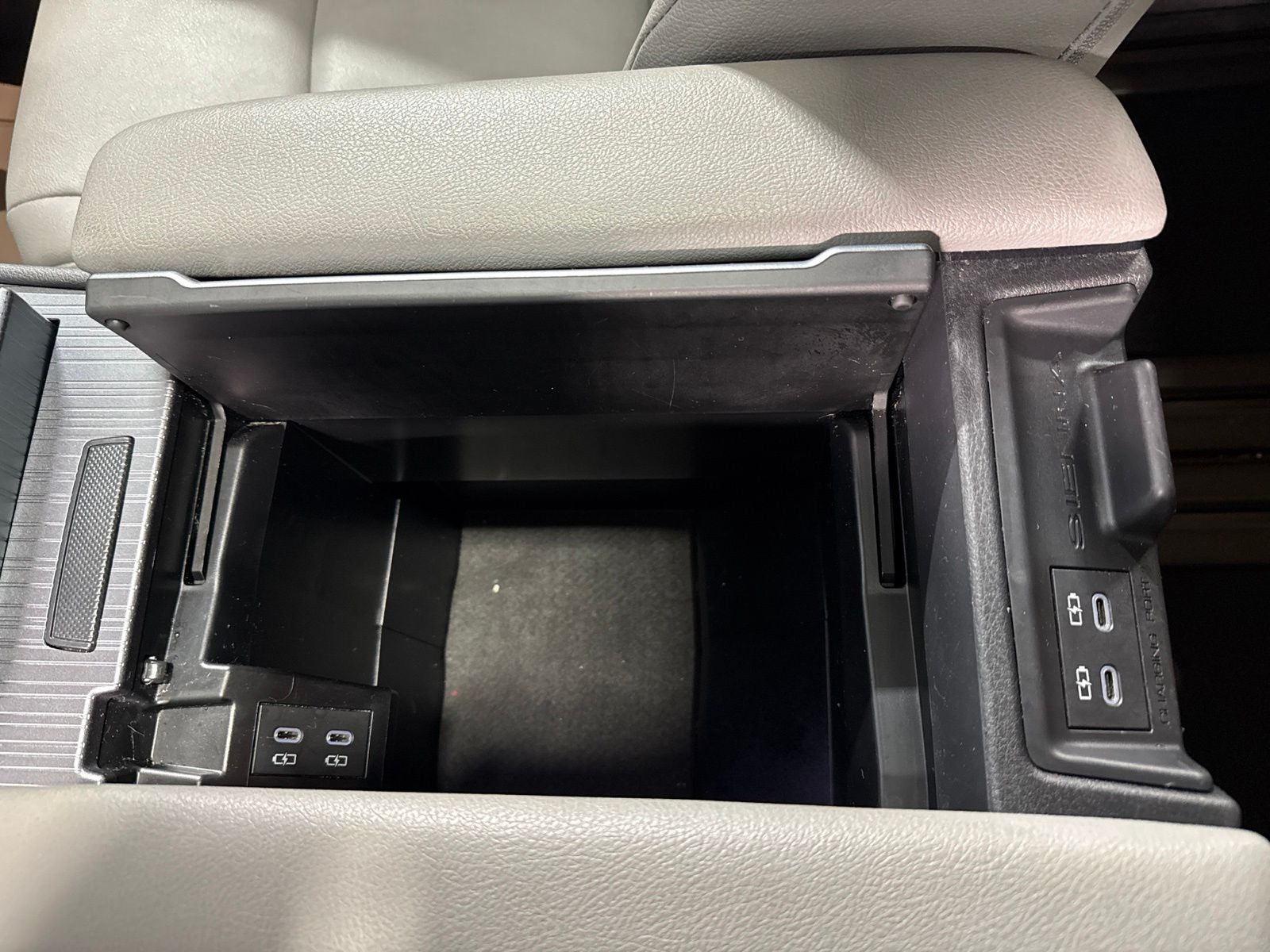 2025 Toyota Sienna XLE 8 Passenger