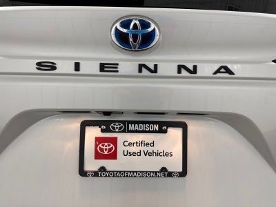 2025 Toyota Sienna XLE 8 Passenger