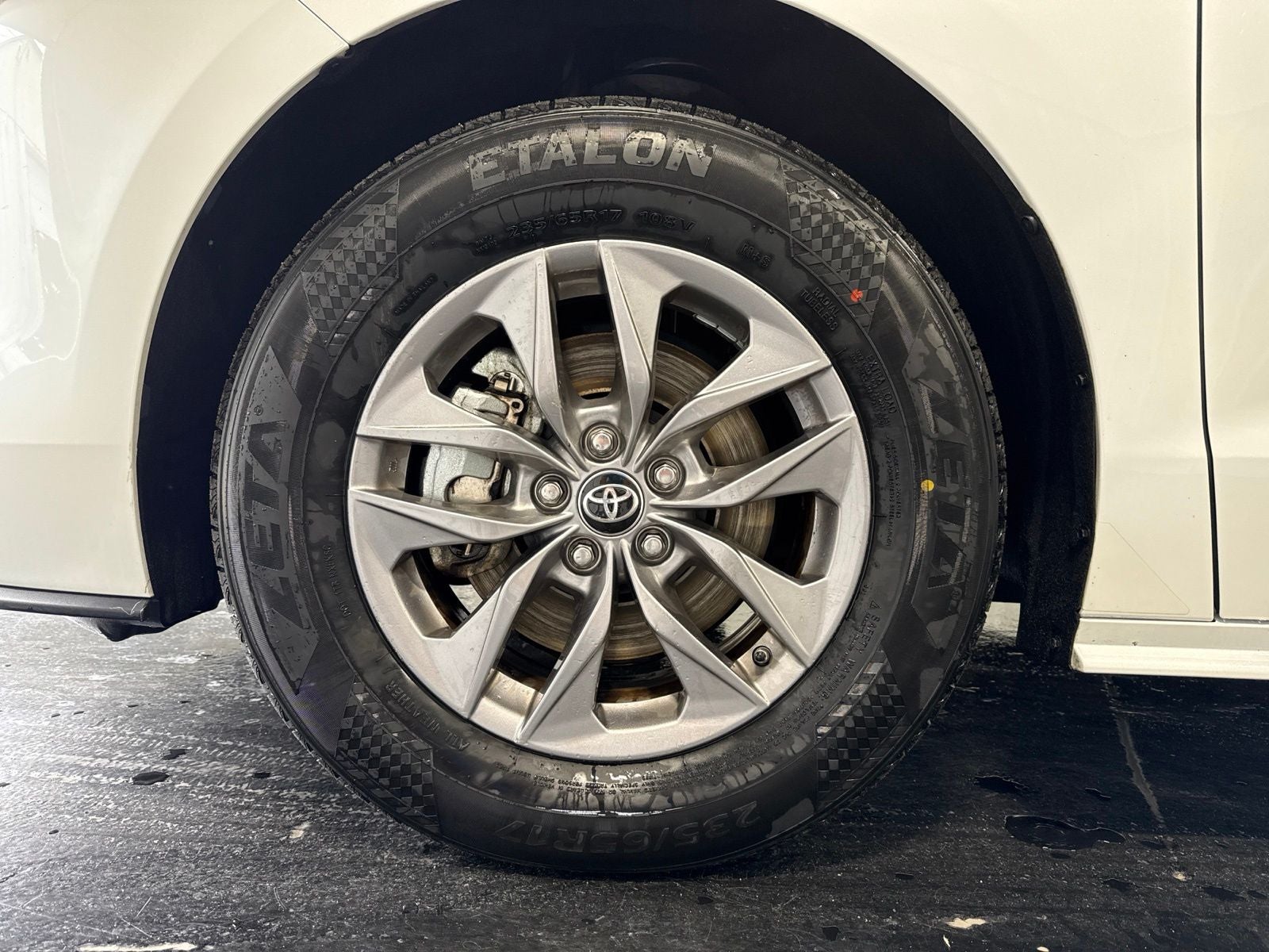 2025 Toyota Sienna XLE 8 Passenger