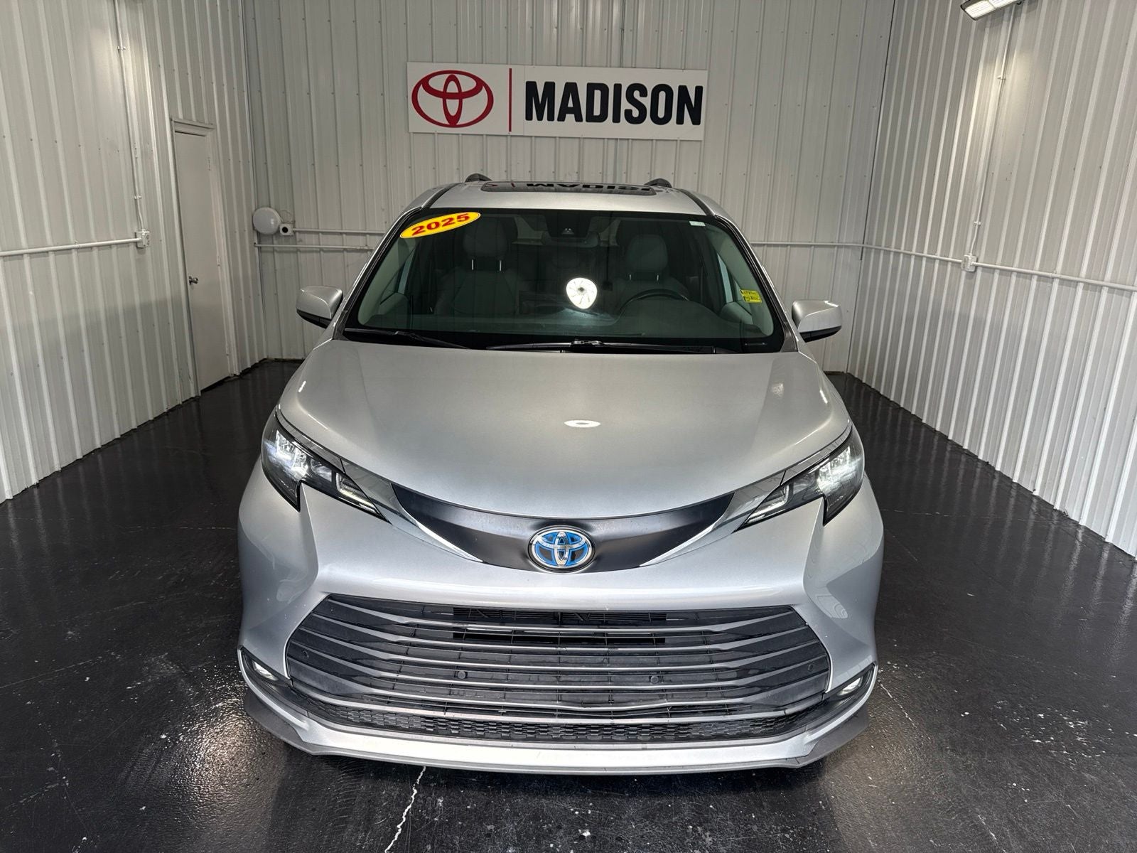 2025 Toyota Sienna XLE 8 Passenger