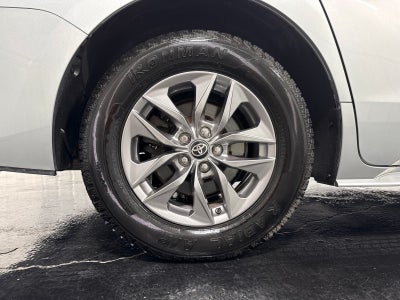 2025 Toyota Sienna XLE 8 Passenger