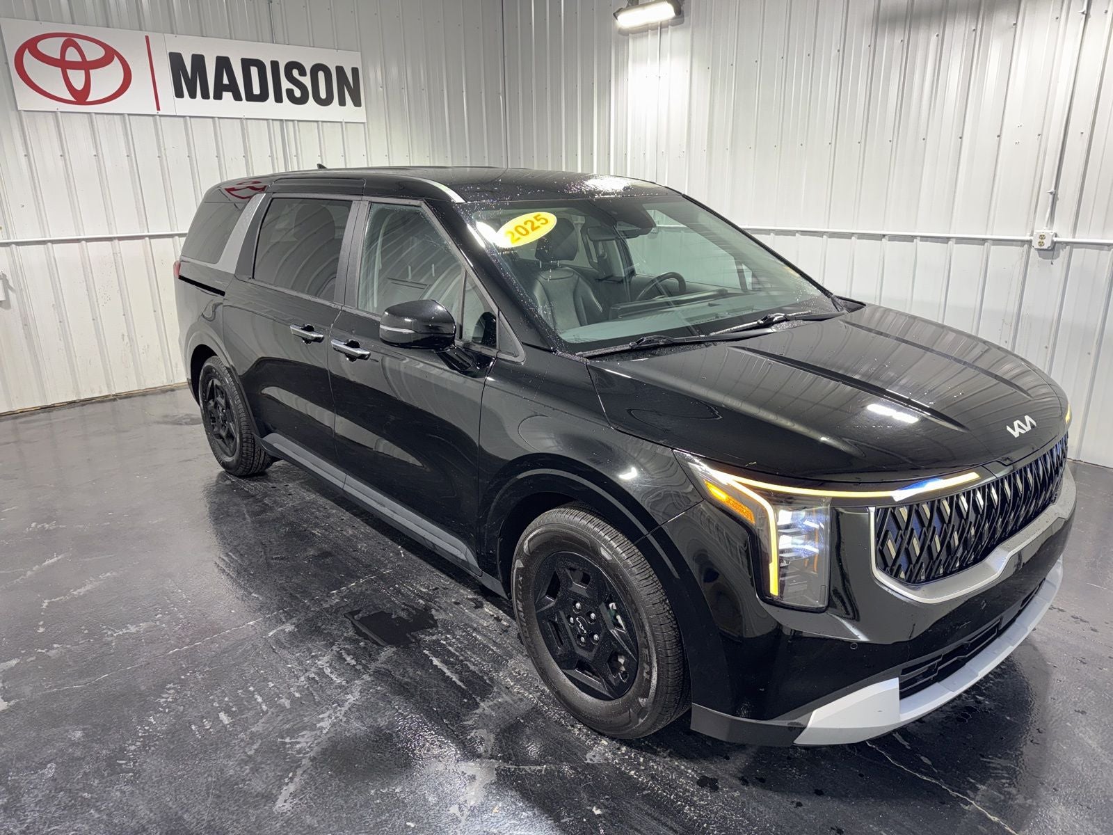 2025 Kia Carnival LXS