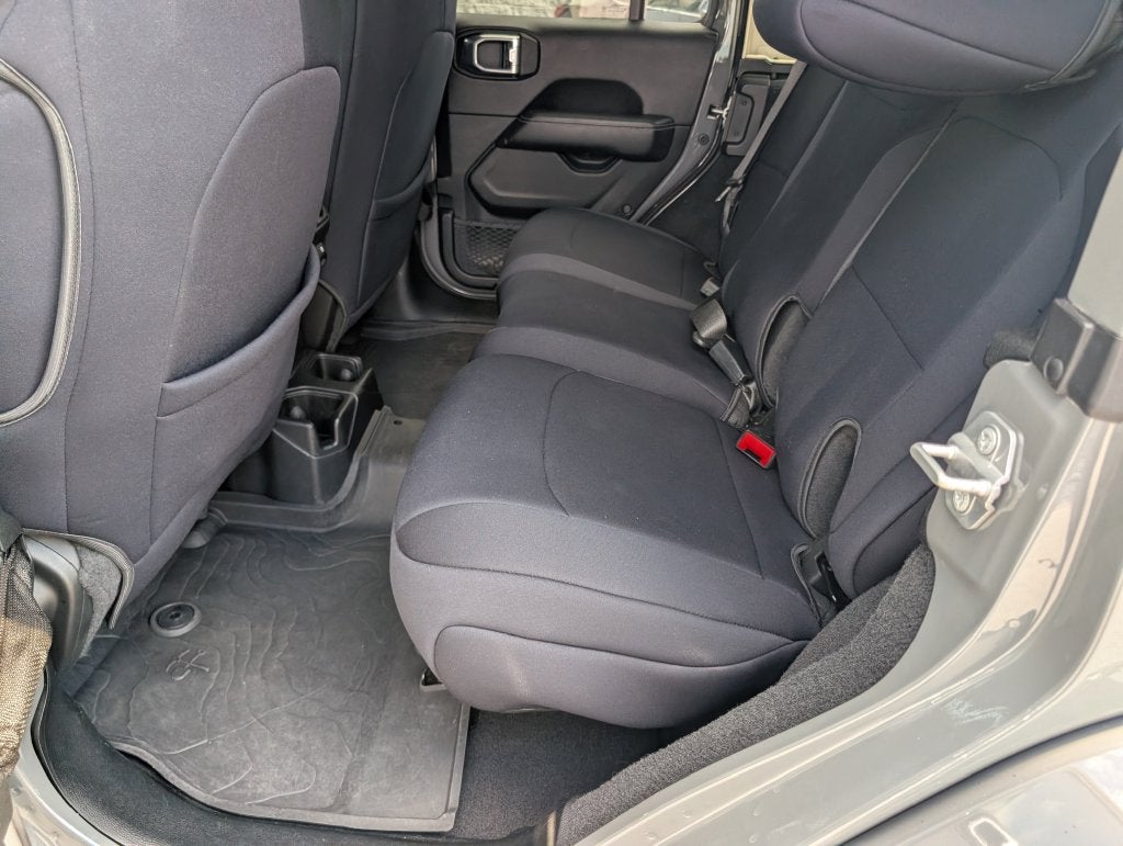 2020 Jeep Wrangler Unlimited Sahara w/Sky One-Touch Power Top