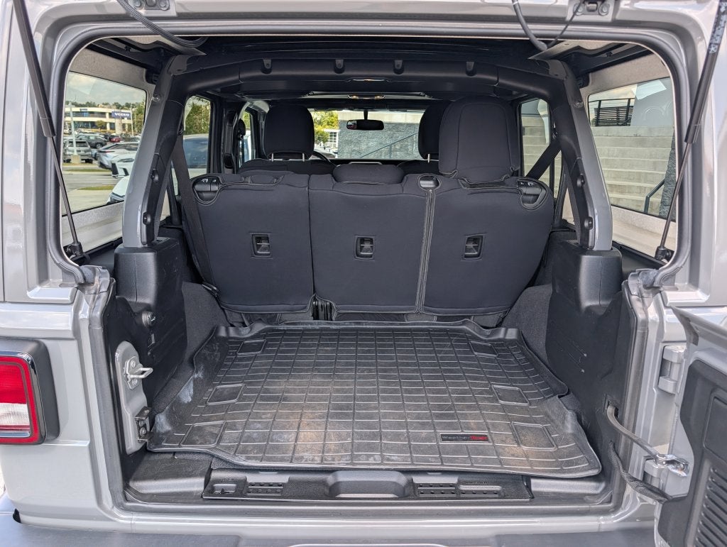 2020 Jeep Wrangler Unlimited Sahara w/Sky One-Touch Power Top