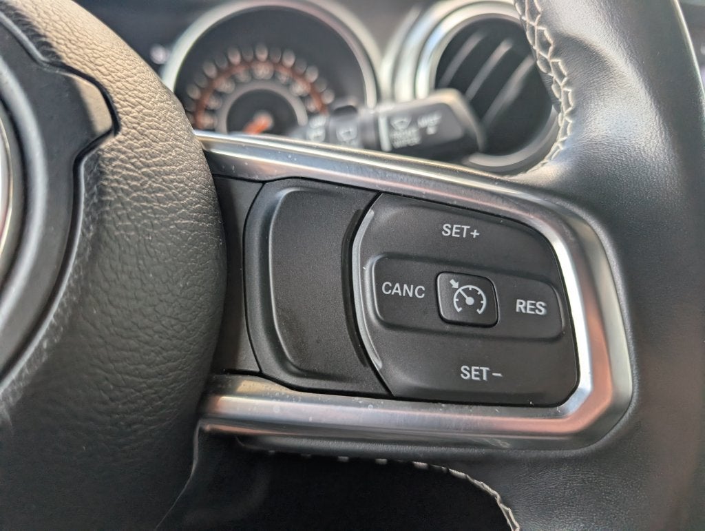 2020 Jeep Wrangler Unlimited Sahara w/Sky One-Touch Power Top