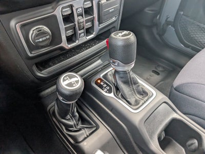 2020 Jeep Wrangler Unlimited Sahara w/Sky One-Touch Power Top