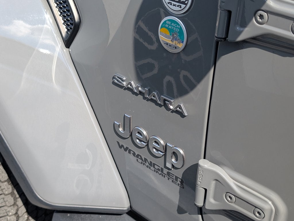 2020 Jeep Wrangler Unlimited Sahara w/Sky One-Touch Power Top