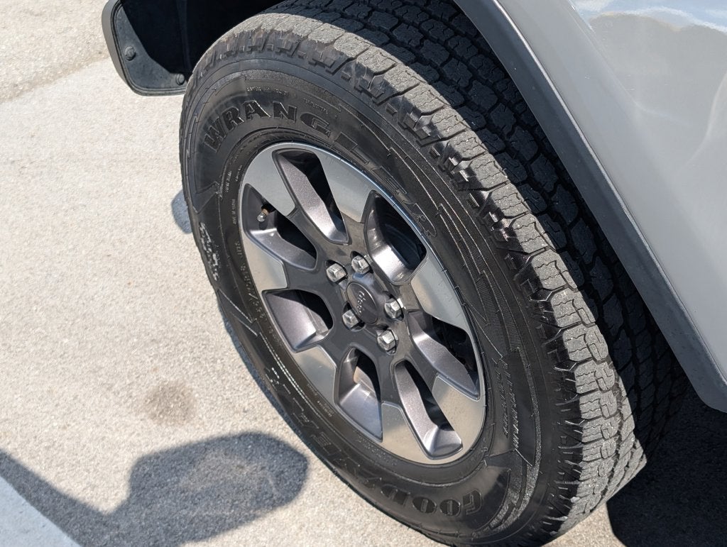 2020 Jeep Wrangler Unlimited Sahara w/Sky One-Touch Power Top