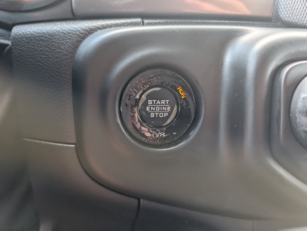 2020 Jeep Wrangler Unlimited Sahara w/Sky One-Touch Power Top