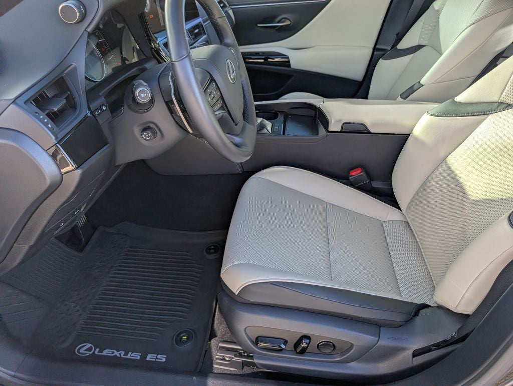 2023 Lexus ES 250
