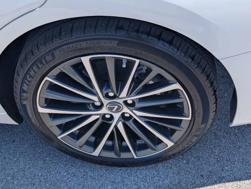 2023 Lexus ES 300h