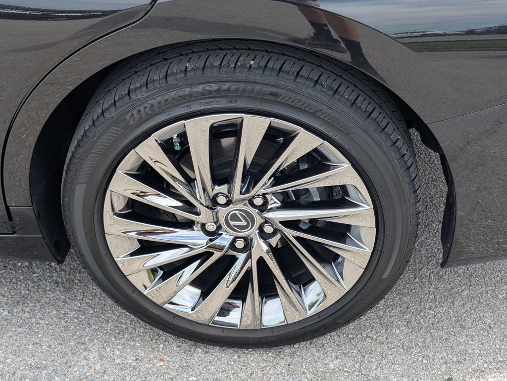 2025 Lexus ES 300h Ultra Luxury