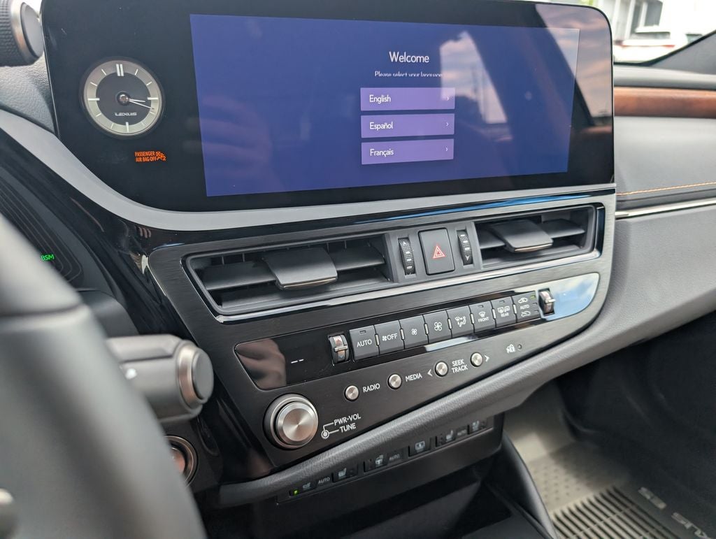2025 Lexus ES 300h Ultra Luxury