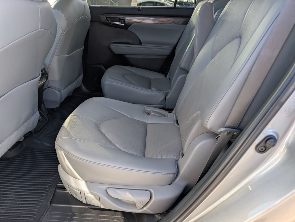 2022 Toyota Highlander Platinum