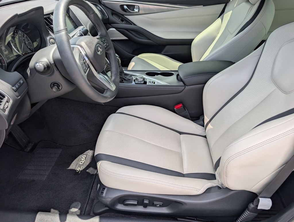 2022 INFINITI Q60 LUXE