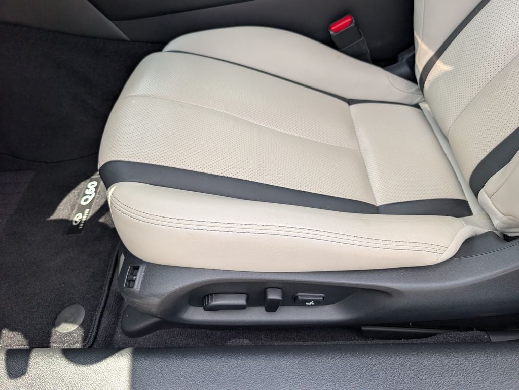 2022 INFINITI Q60 LUXE
