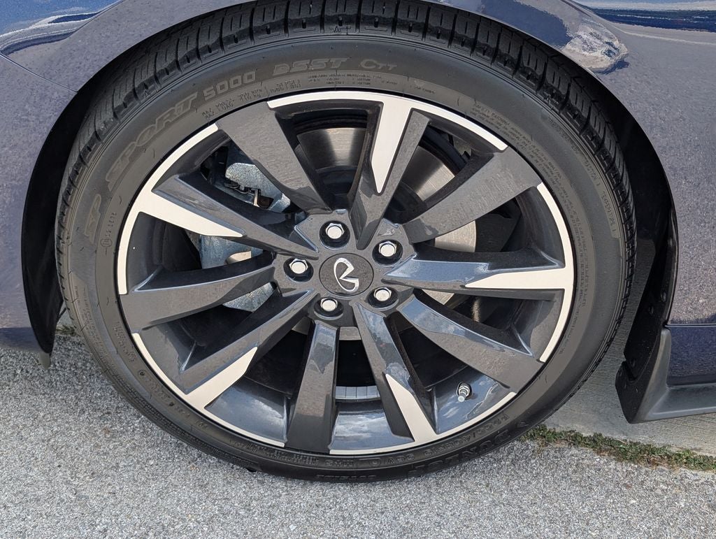 2022 INFINITI Q60 LUXE