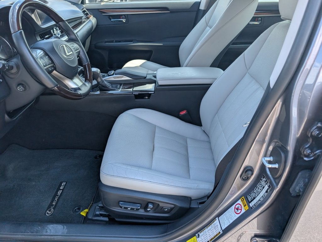 2017 Lexus ES 350 w/Navigation Pkg