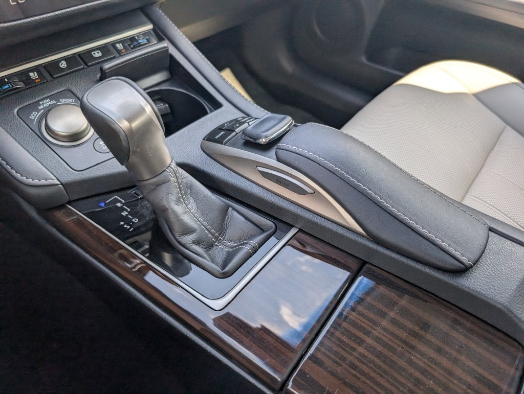 2017 Lexus ES 350 w/Navigation Pkg