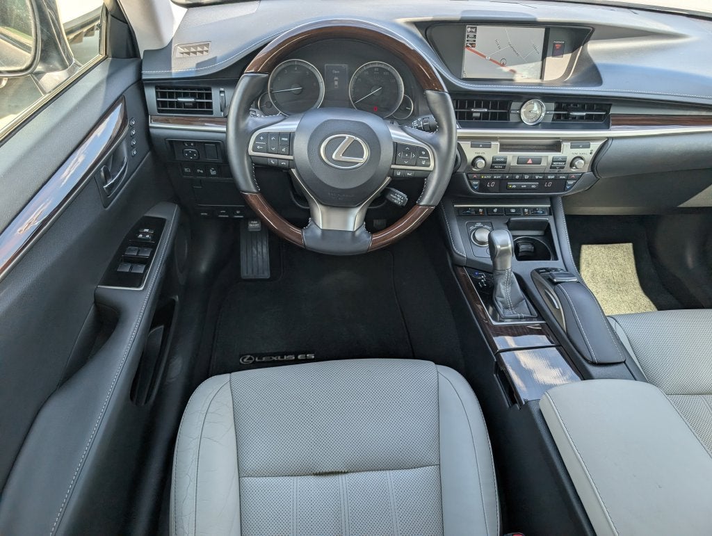2017 Lexus ES 350 w/Navigation Pkg