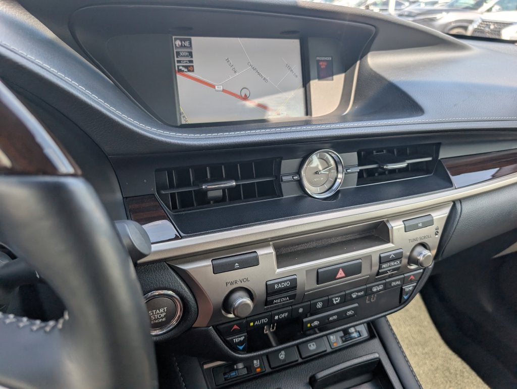 2017 Lexus ES 350 w/Navigation Pkg