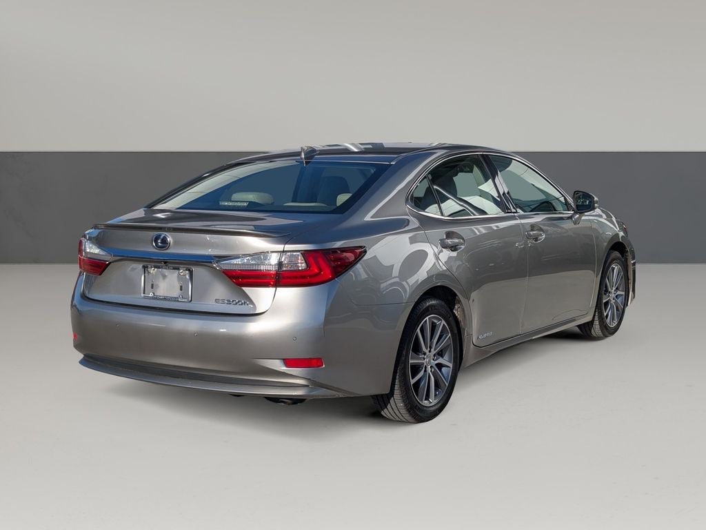 2016 Lexus ES 300h