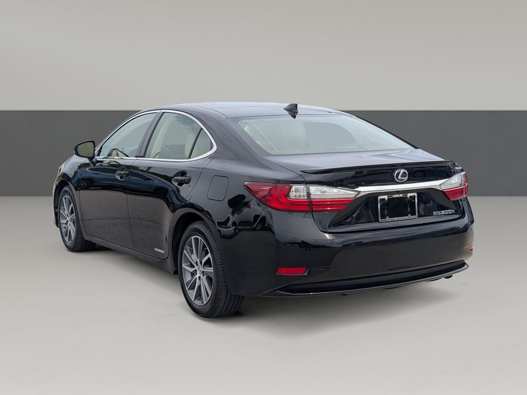 2016 Lexus ES 300h