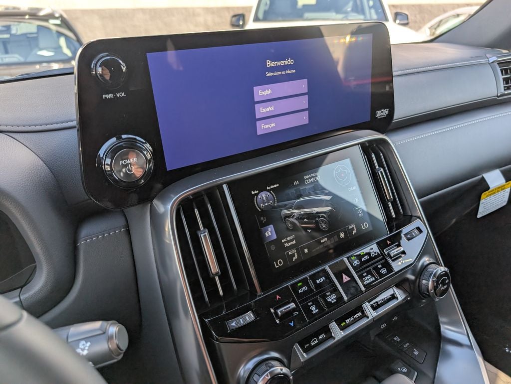 2025 Lexus LX 700h Luxury