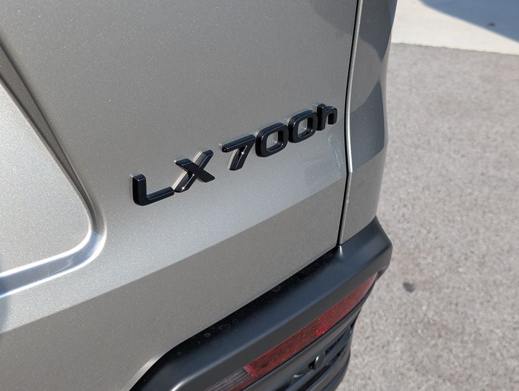 2025 Lexus LX 700h Luxury