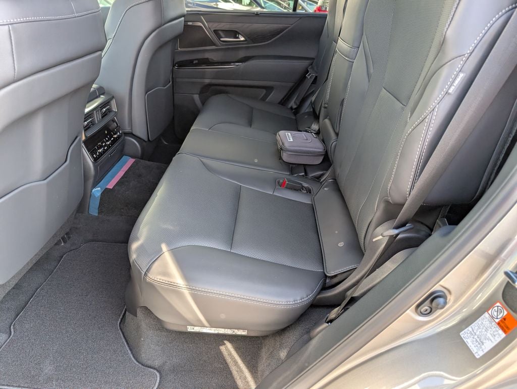 2025 Lexus LX 700h Luxury