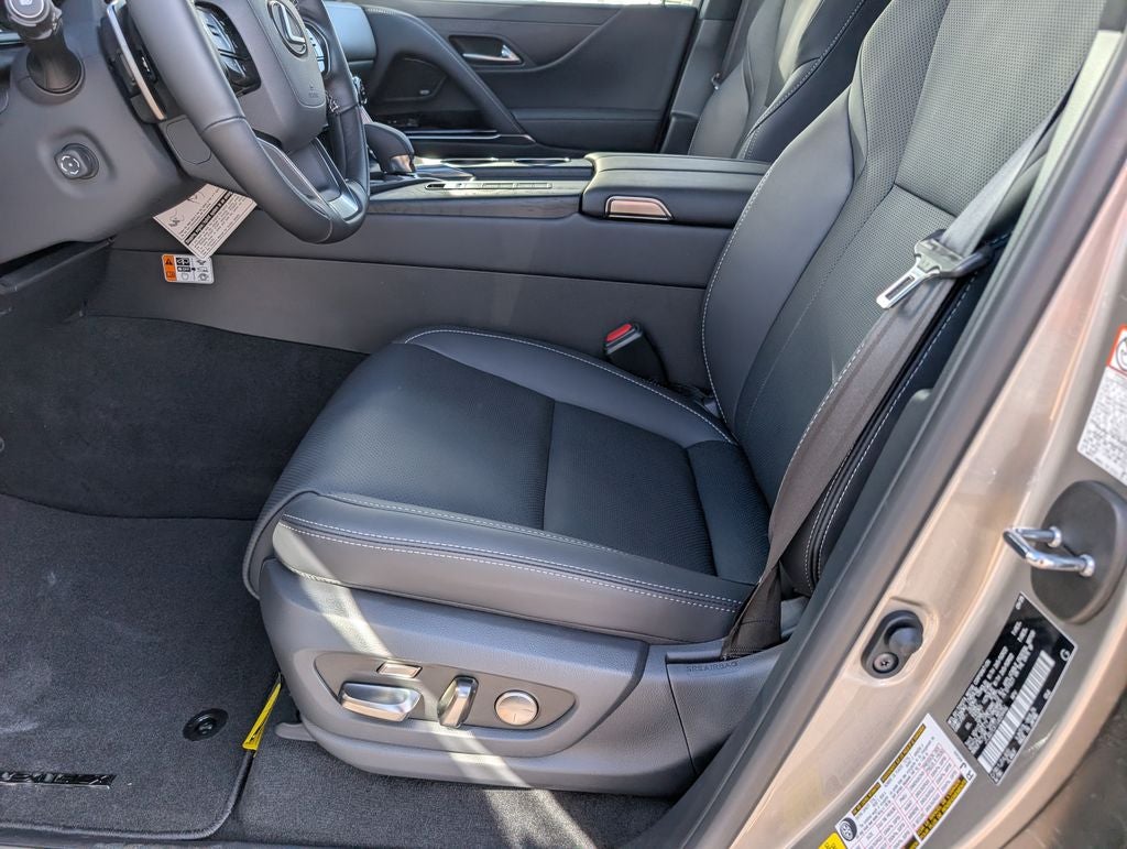 2025 Lexus LX 700h Luxury