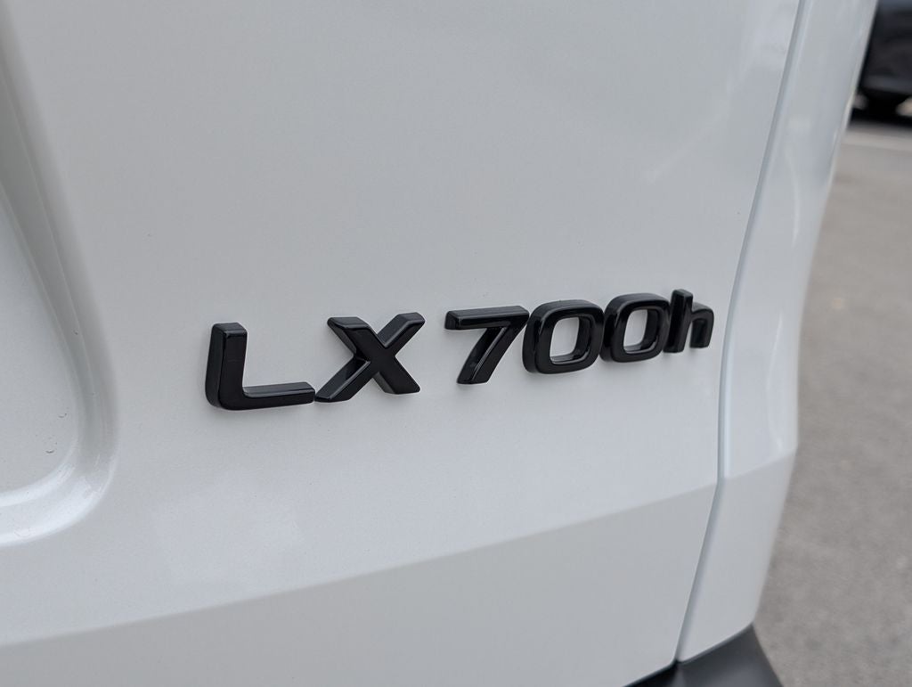 2026 Lexus LX 700h Luxury
